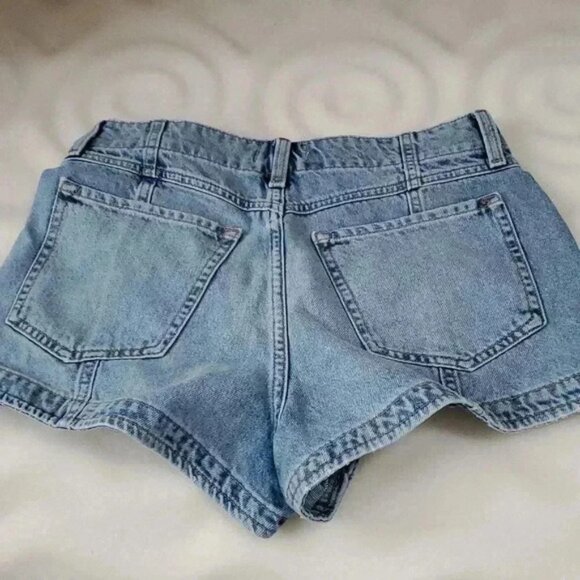 SHORTS - Picture 3 of 5